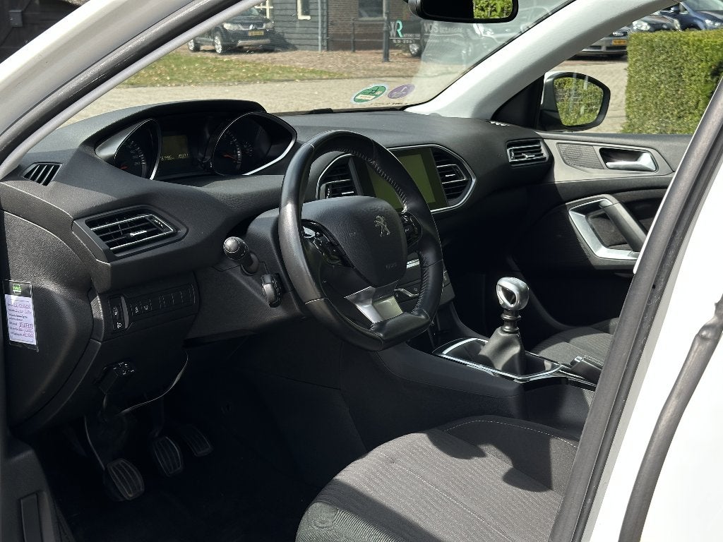 Foto 9 van Peugeot 308 1.2 Allure | Riem Vervangen! | CarPlay | PDC|ECC