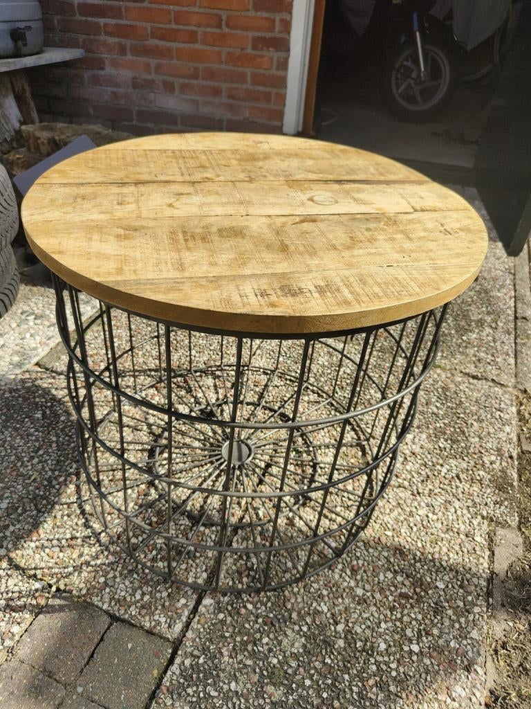 Salontafel met mand onderstel, Huis en Inrichting, Tafels | Salontafels, Gebruikt, 50 tot 100 cm, 50 tot 100 cm, Rond, Overige houtsoorten