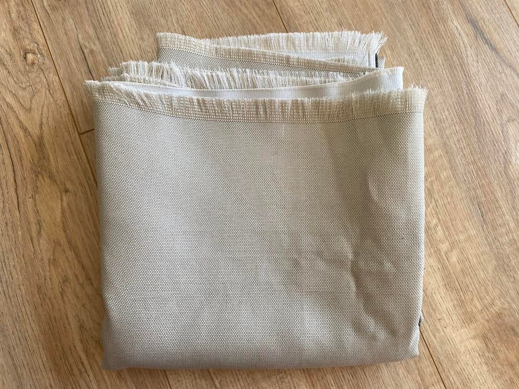 Lap verduisteringsstof (105 x 210 cm) met beschadiging, Hobby en Vrije tijd, Stoffen en Lappen, Gebruikt, Beige, 200 cm of meer