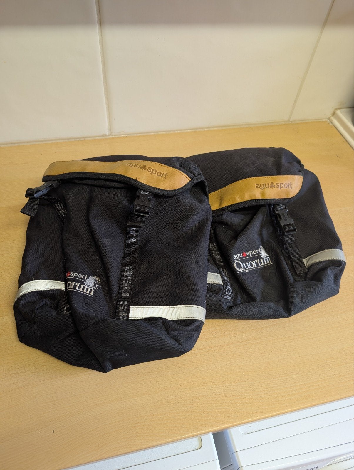 AGU Sport Quorum Front Fietstassen met Regenhoezen, Verzenden, Gebruikt, AGU Sport