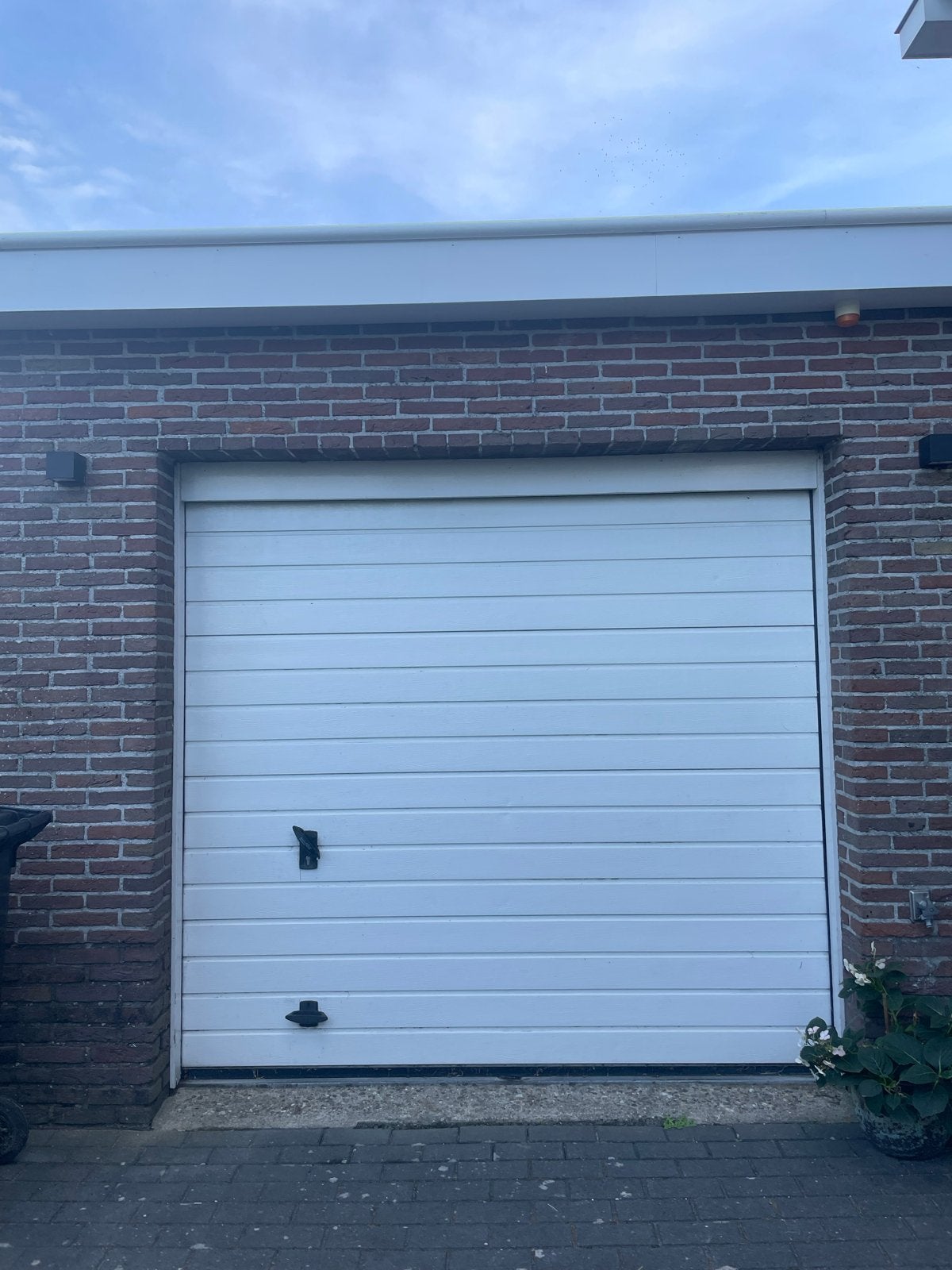 Witte Garagedeur met Elektrische Motor - Zo goed als nieuw, 120 cm of meer, Garagedeur, Ophalen of Verzenden, Zo goed als nieuw