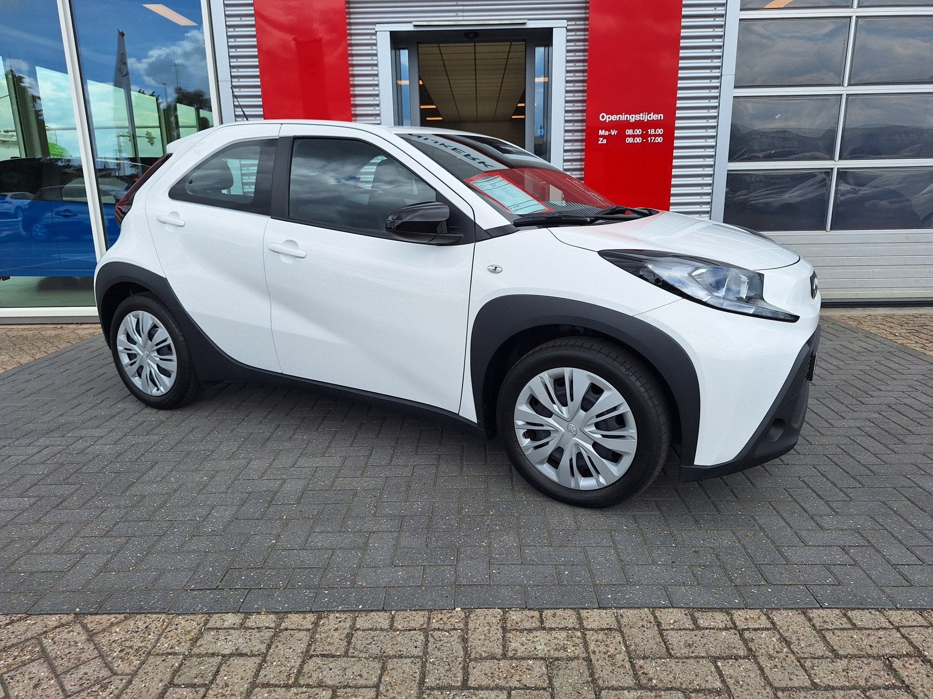 Toyota Aygo X 1.0 VVT-i MT Play (bj 2024), Auto's, 12 maanden, Stof, Gebruikt, Euro 6