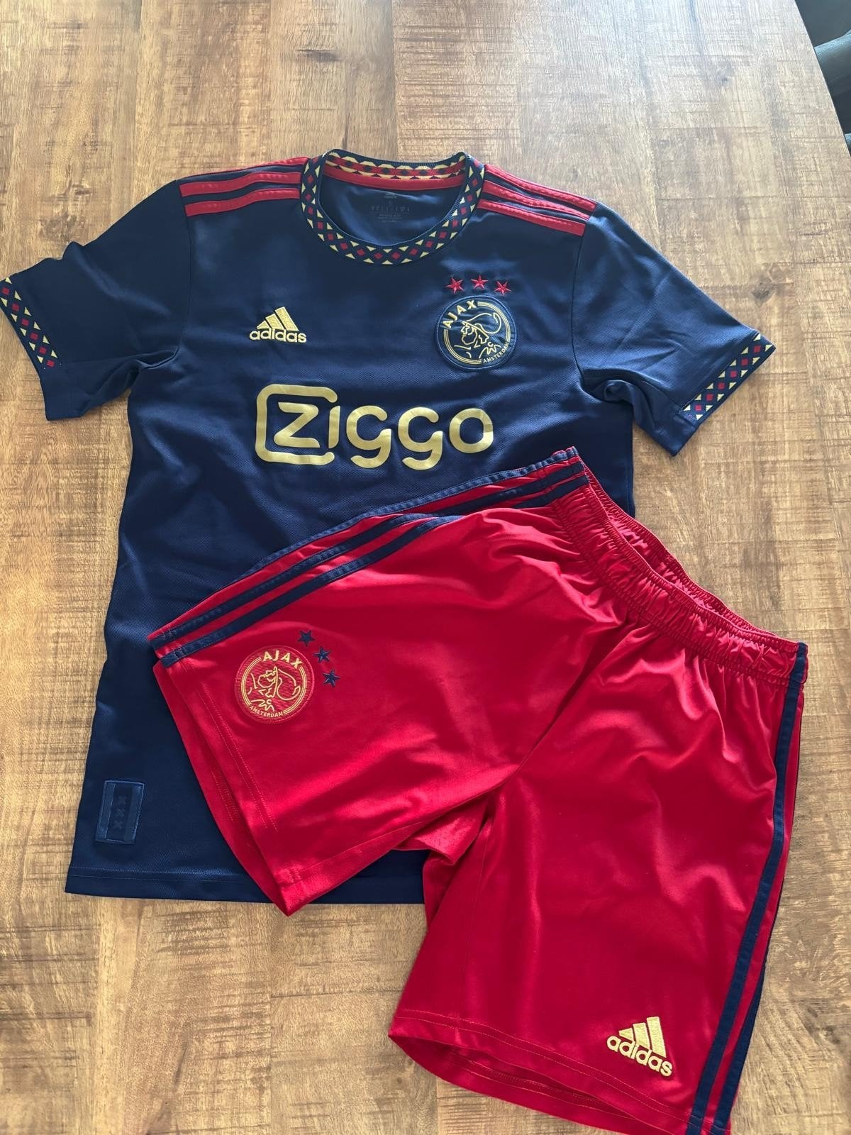 Ajax uit tenue 2022/2023 - Shirt en Broekje - Maat S, Overige typen, Ophalen of Verzenden, Zo goed als nieuw, Maat 36 (S)