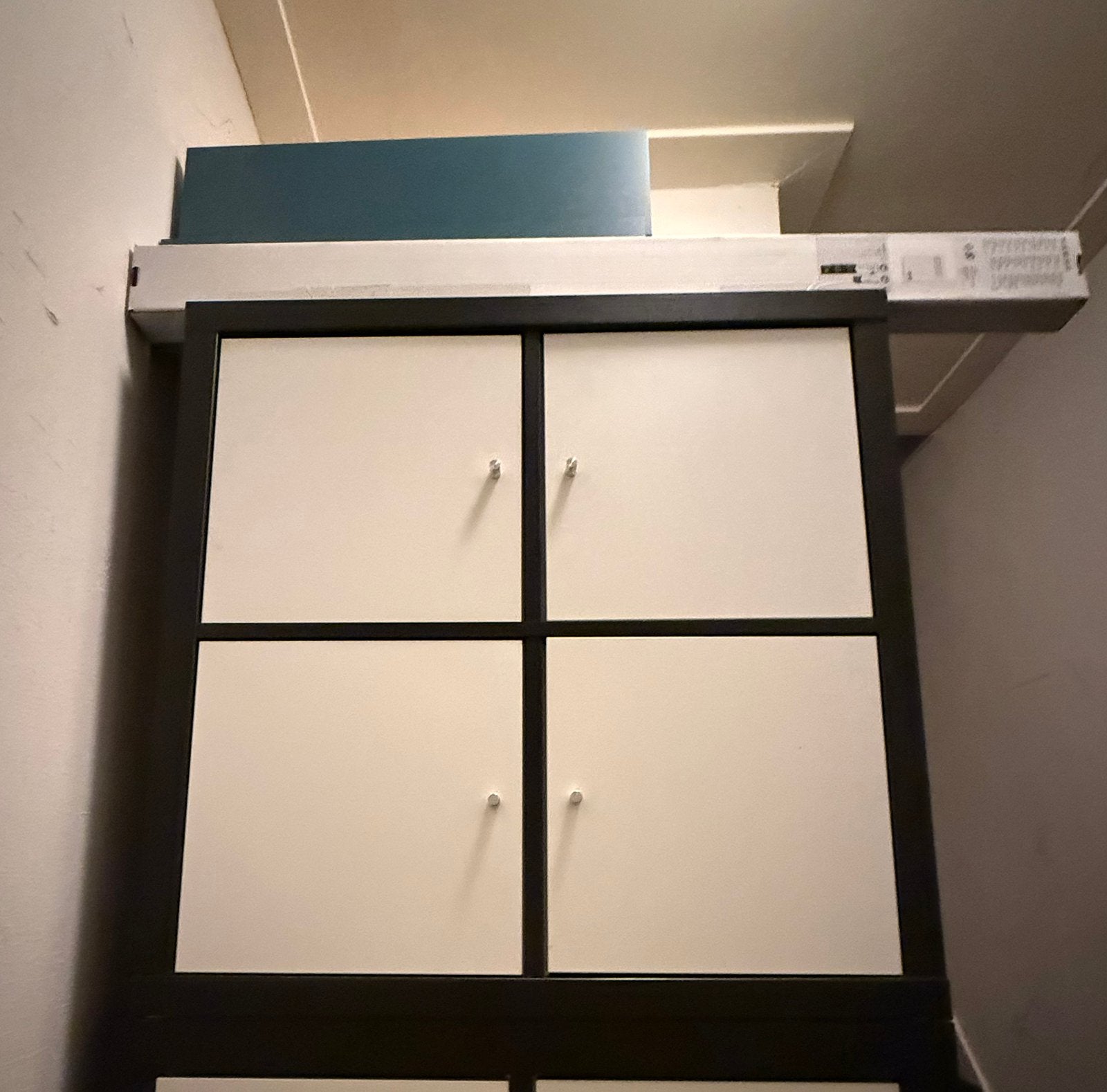 Ikea KALLAX kast 2x2 met deuren - Zwart/Wit, Ophalen, Overige materialen, Gebruikt, 100 tot 150 cm