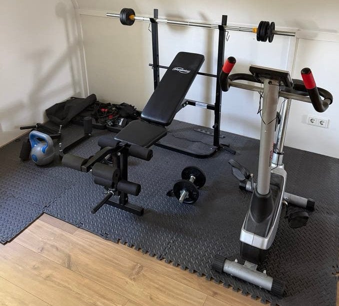 Complete Fitness Set: Bank, Halters, Fiets en incl matjes, Sport en Fitness, Ophalen, Gebruikt, Armen, Fitnessbank
