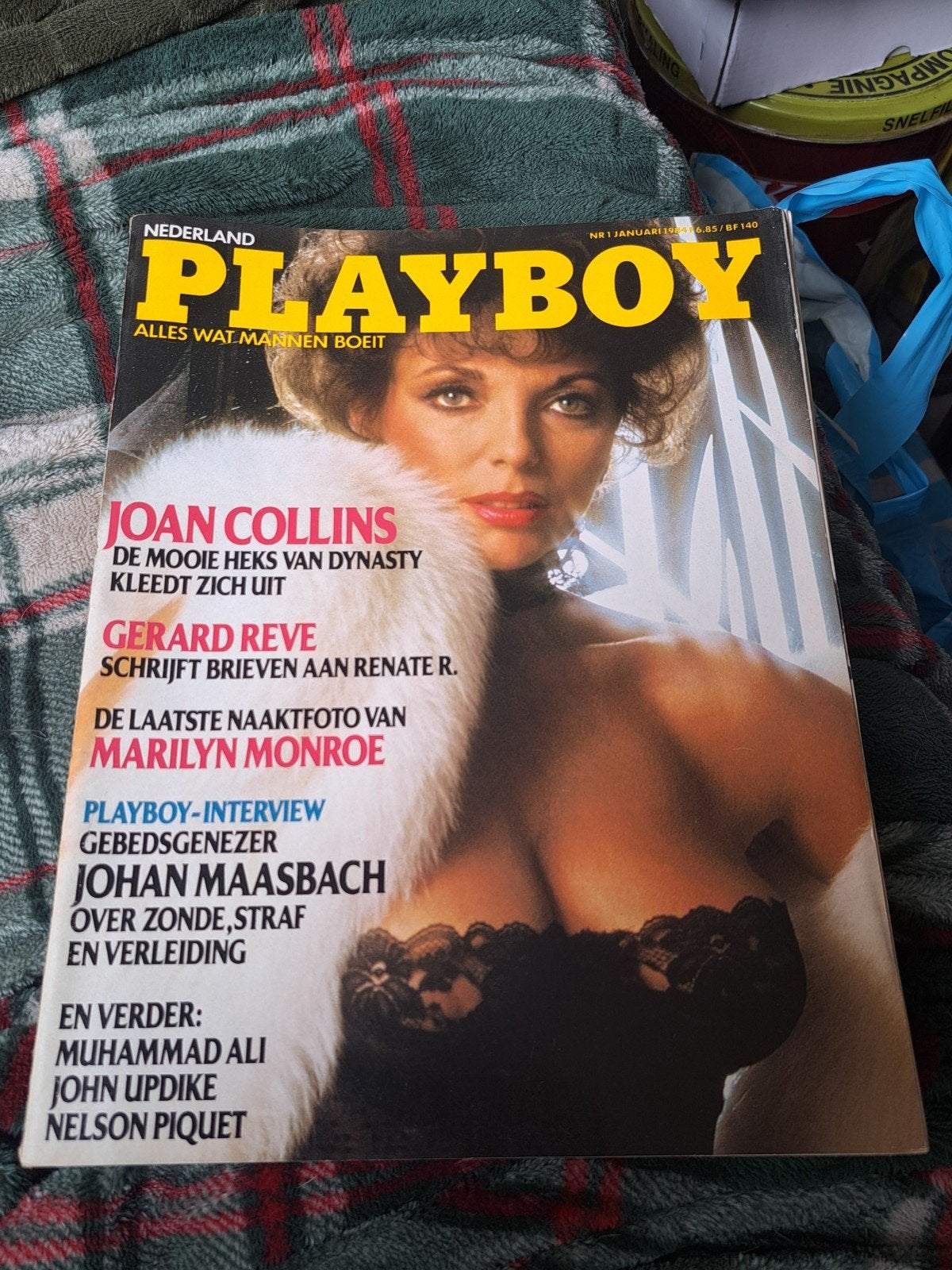 vintage playboy joan collins 1984, Verzamelen, Verzenden, 1980 tot heden, Nederland, Tijdschrift