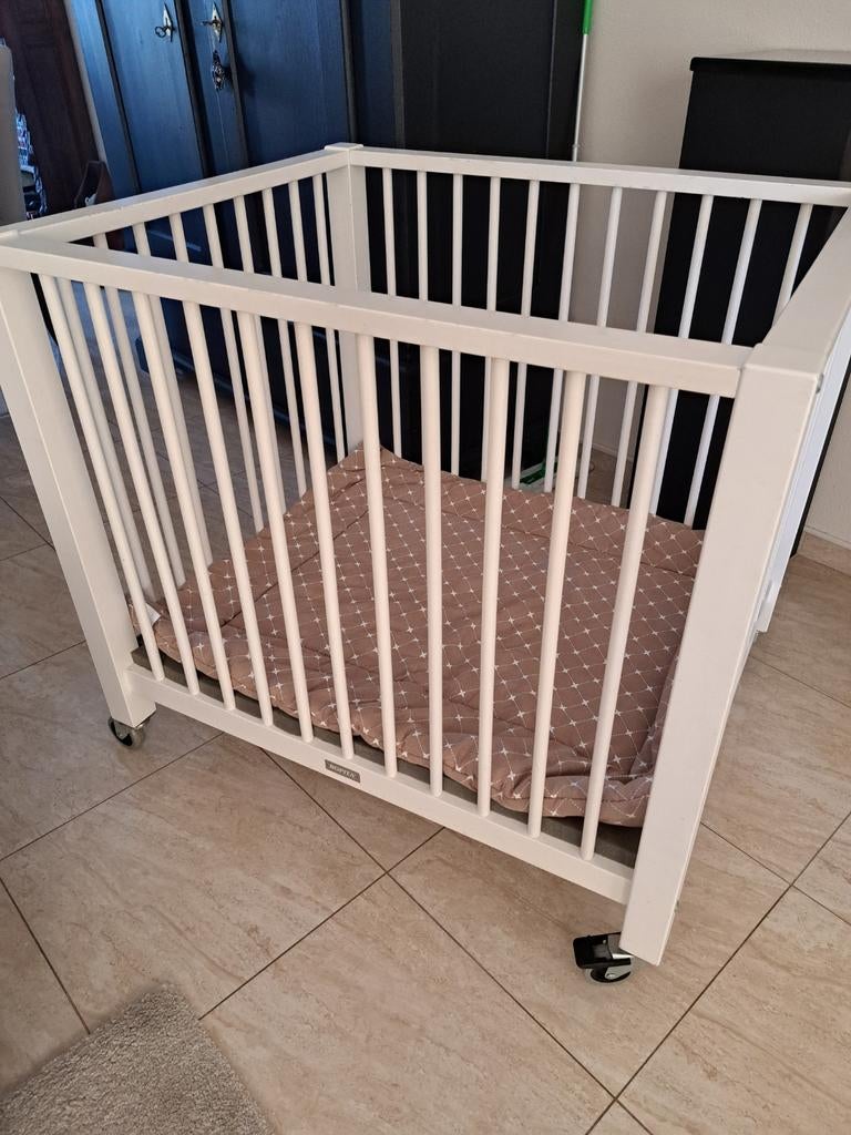 Witte verrijdbare box met boxkleed, Kinderen en Baby's, Boxen, Ophalen of Verzenden