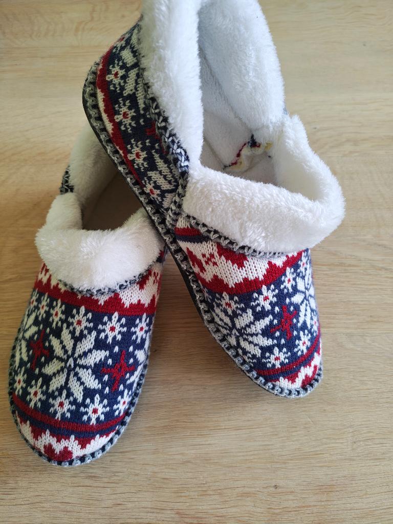 sloffen, Overige kleuren, Ophalen of Verzenden, Zo goed als nieuw, Pantoffels of Sloffen