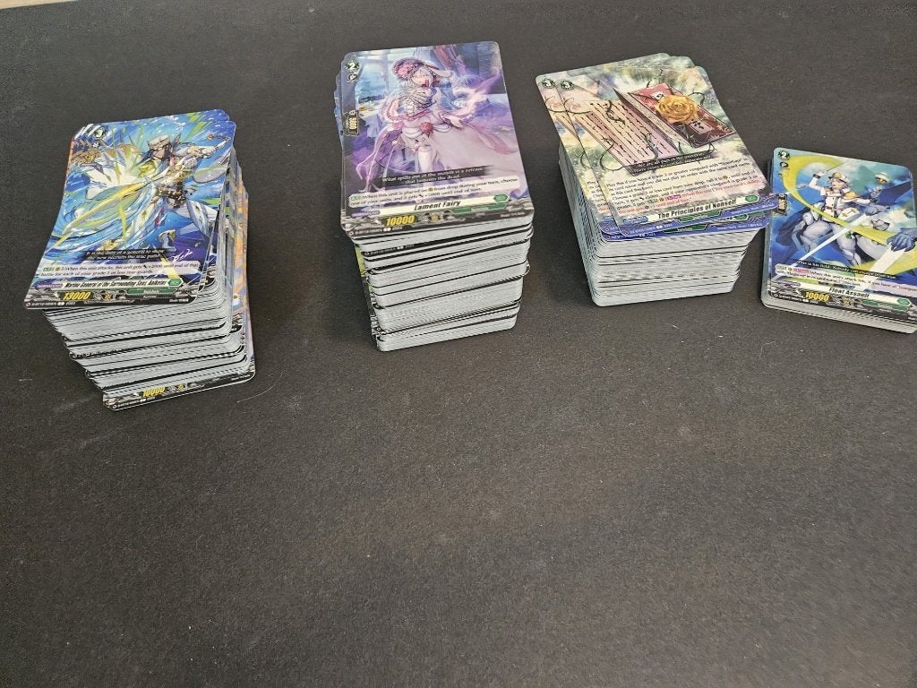 Cardfight Vanguard Stoicheia Bulk 500+ kaarten, Ophalen of Verzenden, Zo goed als nieuw, Meerdere kaarten