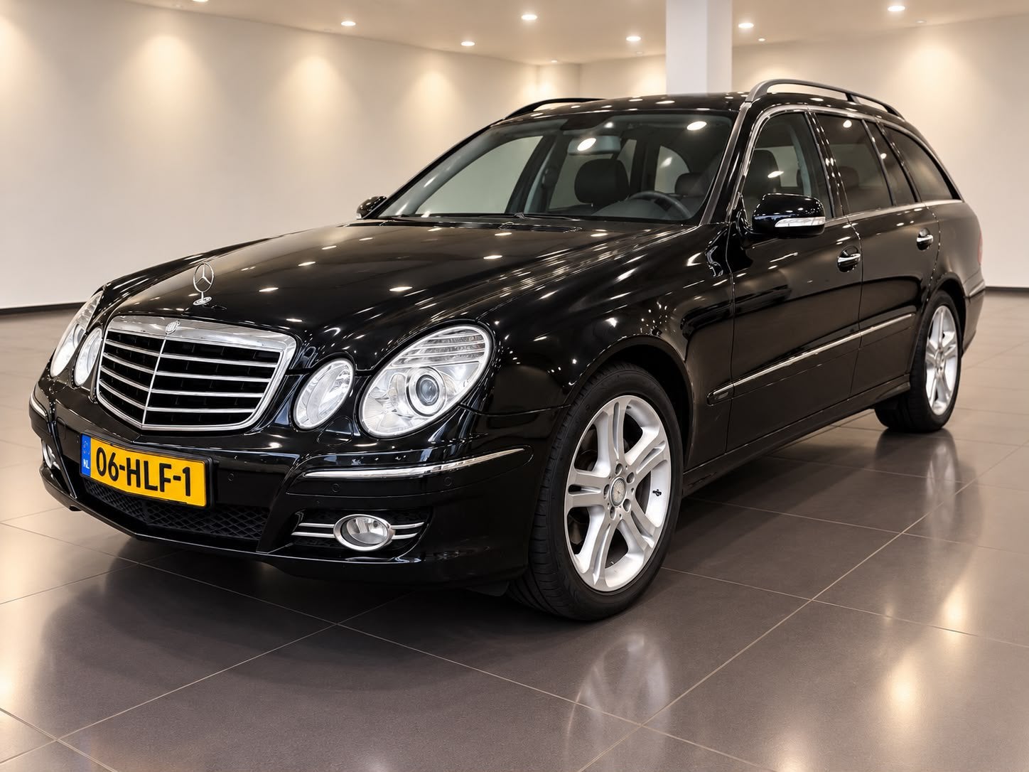 Mercedes-Benz E-Klasse 2.2 CDI E220 Combi AUT Facelift NAP, Auto's, Automaat, Achterwielaandrijving, Zwart, Leder en Stof