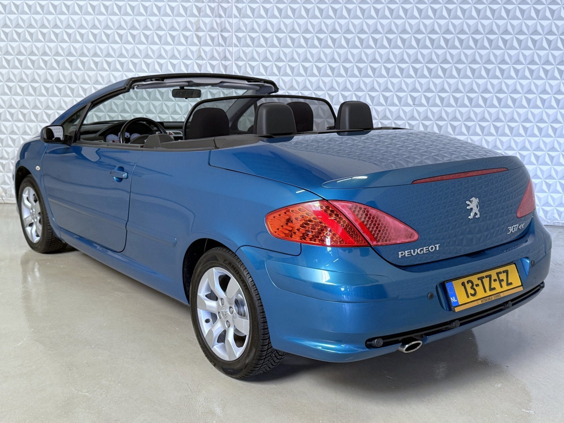 Peugeot 307 CC 1.6-16V Airco-CLIMA-Cruise-PDC / 104.000km (2, Gebruikt, 4 cilinders, Cabriolet, Handgeschakeld