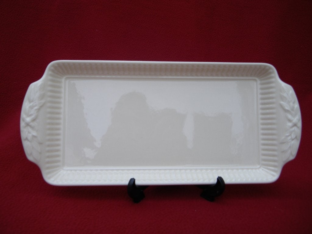 Wedgwood EDME Puntgaaf tablet roomstel e/o cakeschaal 13x29, Klassiek, Ophalen of Verzenden, Schaal of Schalen, Zo goed als nieuw