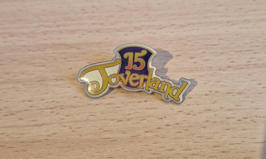Toverland Pin: 15 jarig jubileum, Ophalen of Verzenden, Nieuw, Overige onderwerpen, Speldje of Pin