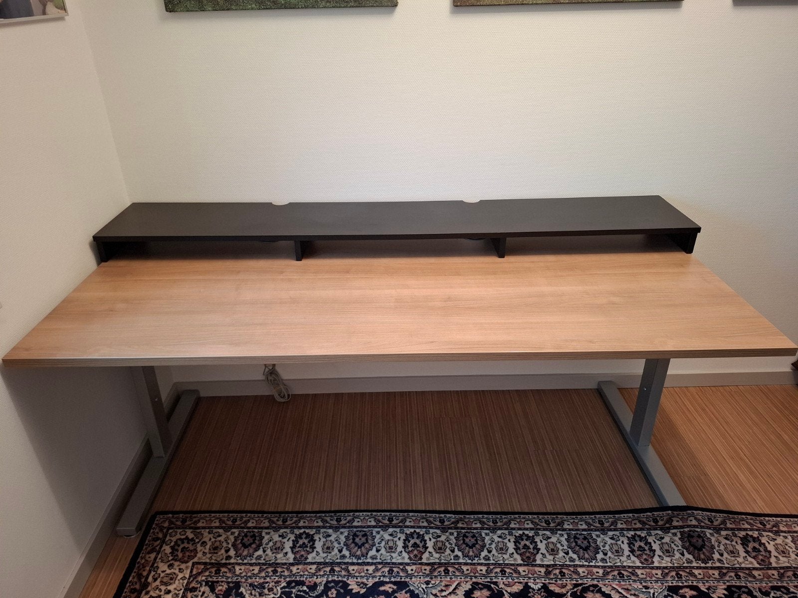 Bureau met monitorstandaard en kabelgoot, Ophalen, Kabelgoot, Gebruikt, Hout