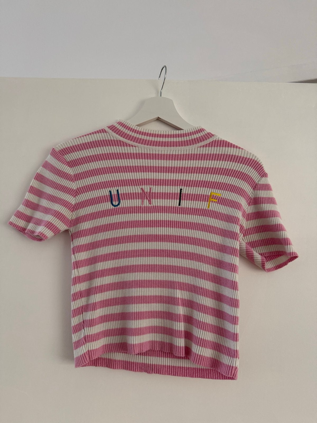 UNIF gestreept shirt Y2K/Grunge stijl - Roze/Wit, Ophalen of Verzenden, Korte mouw, Roze, Maat 36 (S)