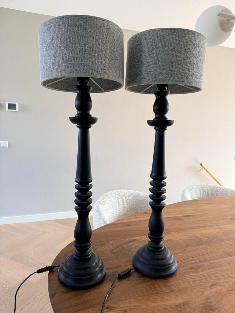 Set van 2 hoge tafellampen met grijze stoffen kap, Ophalen, Zo goed als nieuw, Hout, 50 tot 75 cm