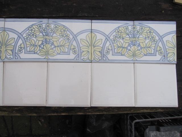 26 jugendstil wandtegels in relief blauw/lichtgeel tubeline, Ophalen