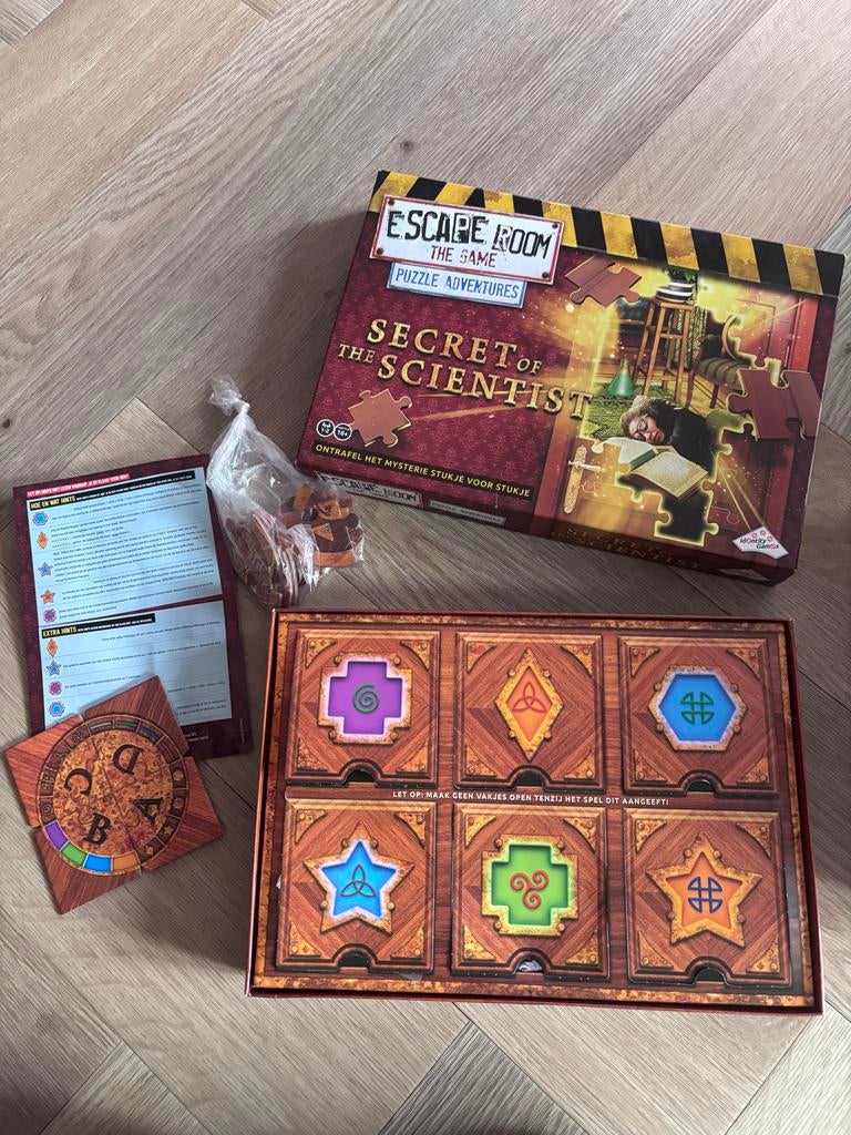 Escape Room The Game: Secret of the Scientist, Ophalen of Verzenden, Zo goed als nieuw