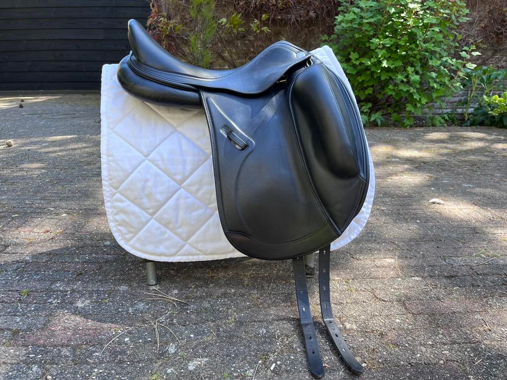Prestige Venus Style K dressuurzadel zwart, Dieren en Toebehoren, Paarden en Pony's | Zadels, Ophalen, Zo goed als nieuw, Dressuur