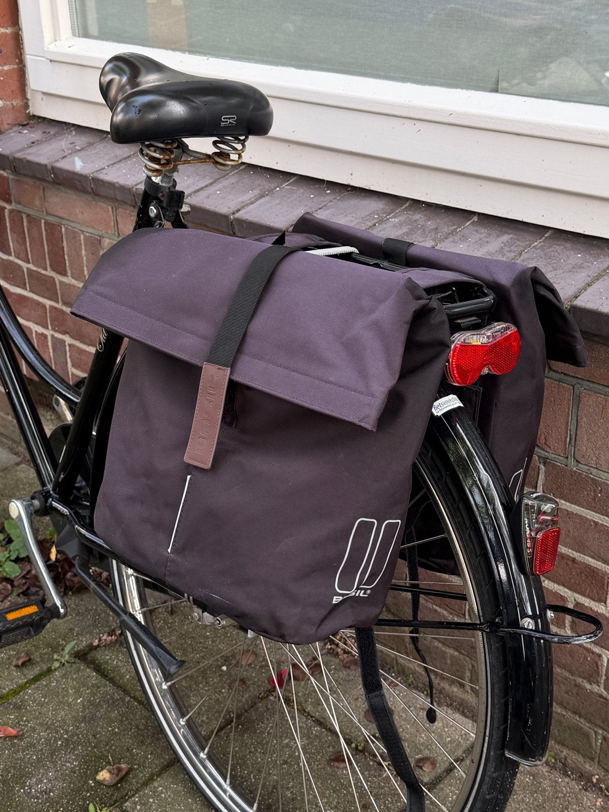 Basil City Dubbele Fietstas Zwart 28-32L, Fietsen en Brommers, Ophalen of Verzenden, Gebruikt