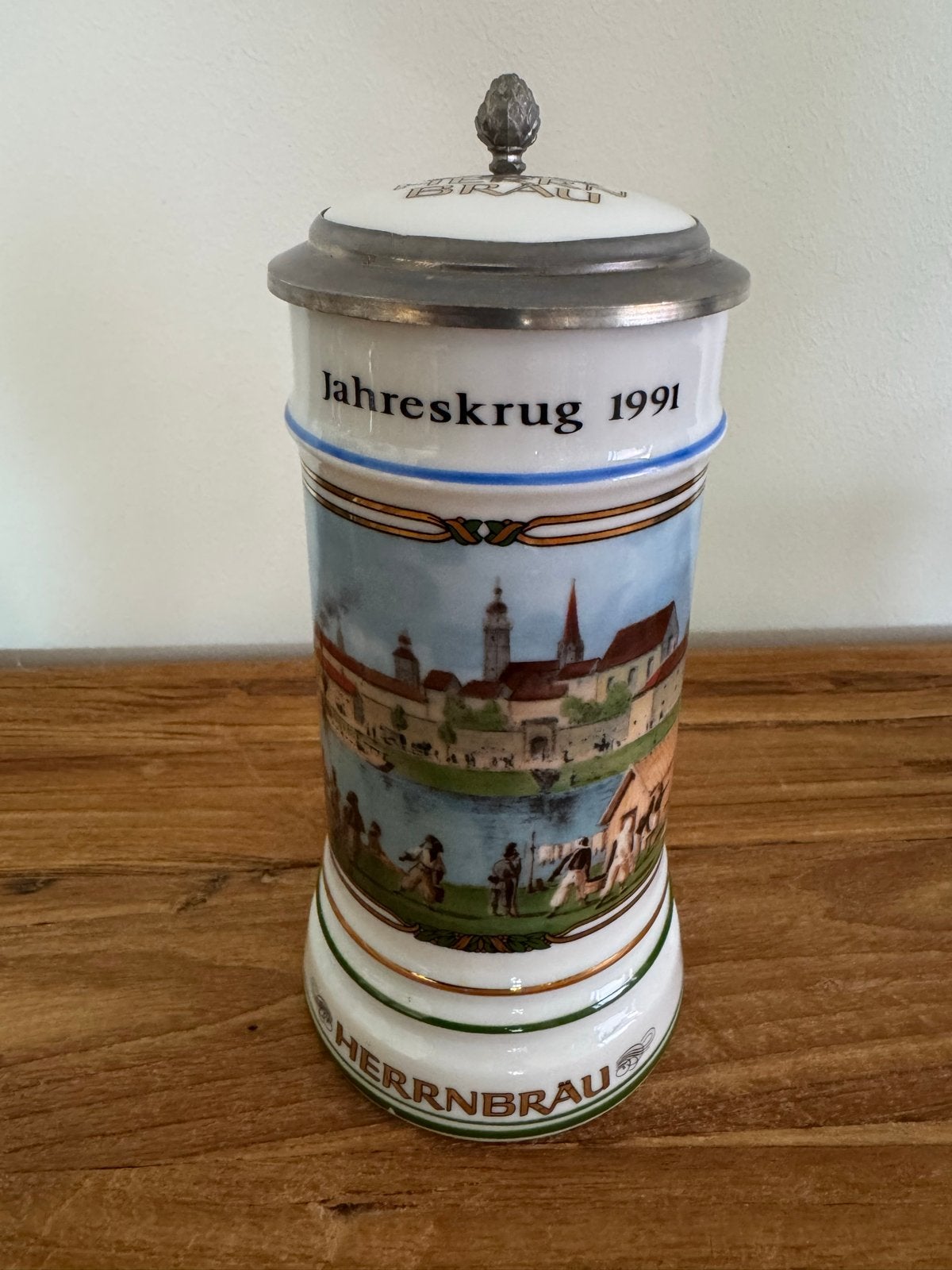 Vintage Bierpul Herrnbräu Jahreskrug 1991 met deksel, Antiek en Kunst, Ophalen of Verzenden