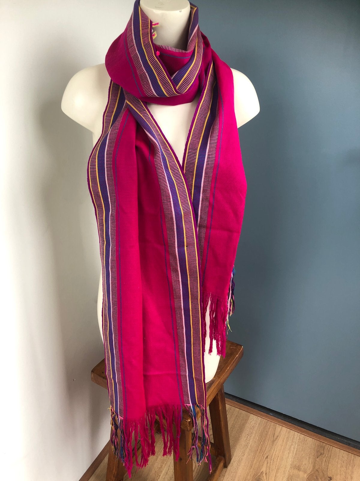 Magenta hand-geweven sjaal lang, Maat 46/48 (XL) of groter, Nieuw, Ophalen of Verzenden, X