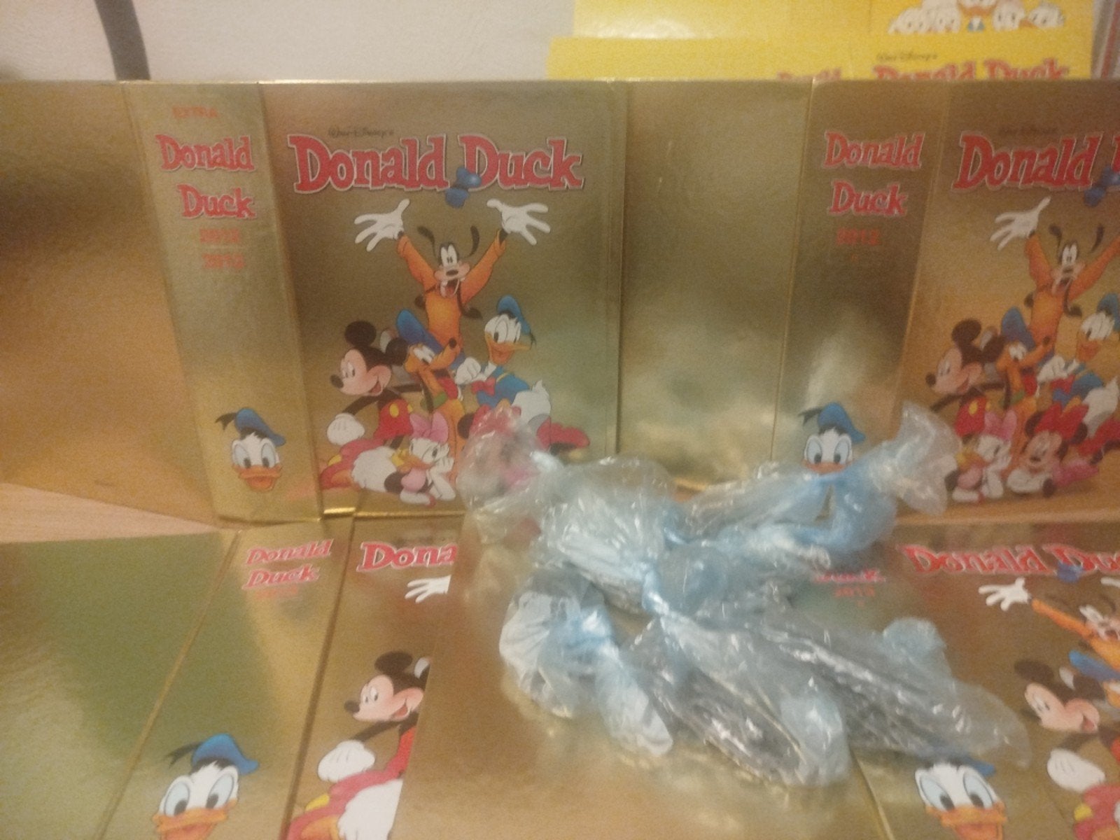 Prachtige Donald Duck verzamelbanden goud met pennen, Meerdere stripboeken, Verzenden, Zo goed als nieuw