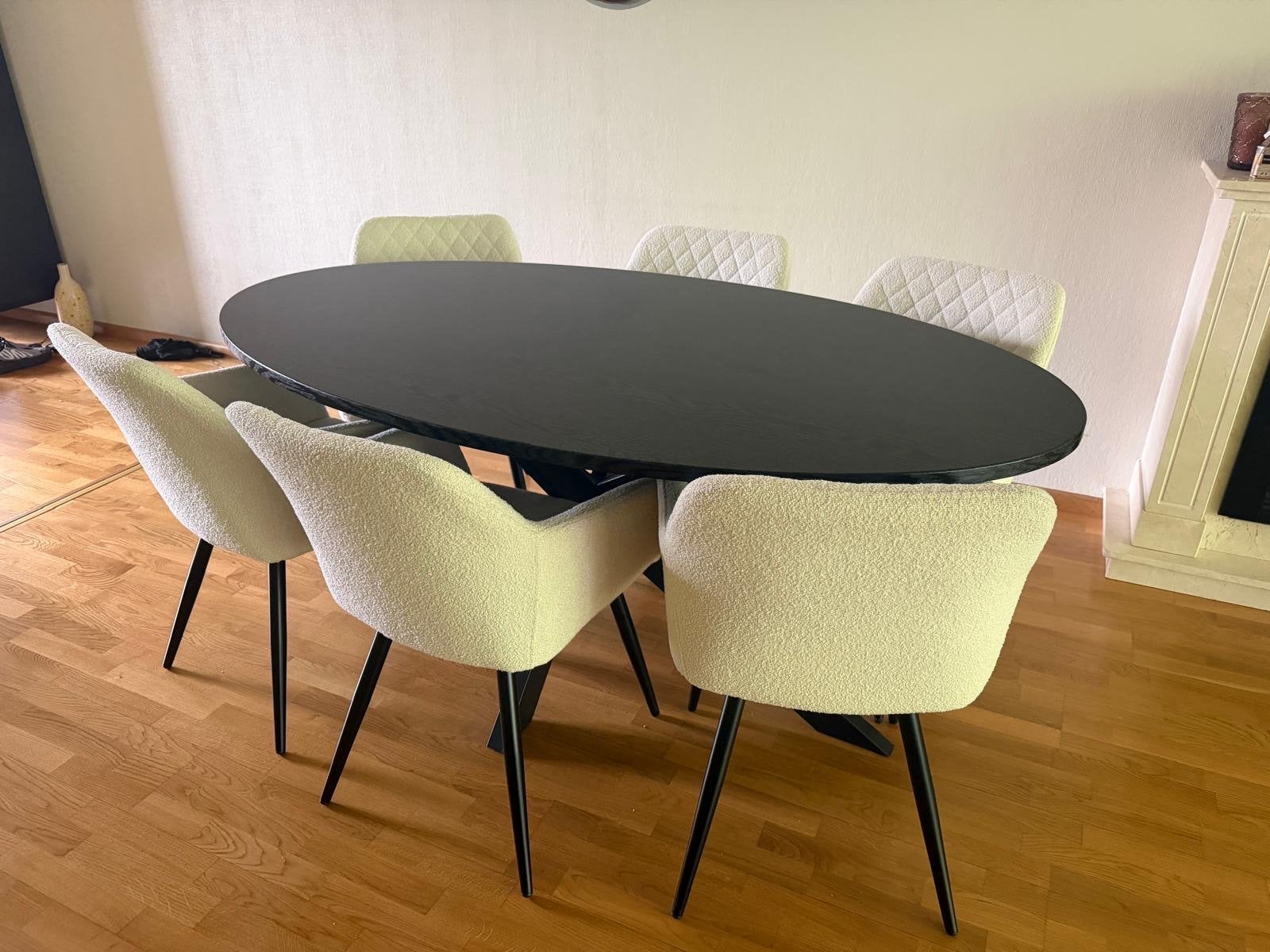 Ovale eettafel met 6 stoelen - Zwart en crème, Huis en Inrichting, Ophalen, 50 tot 100 cm, Zo goed als nieuw, 150 tot 200 cm