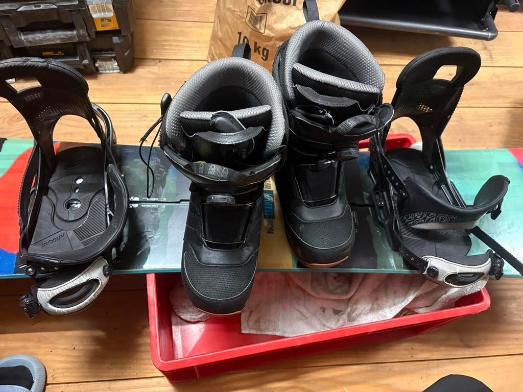 Burton Snowboard met Salomon schoenen (maat 44), Sport en Fitness, Snowboarden, Ophalen, Zo goed als nieuw, Board