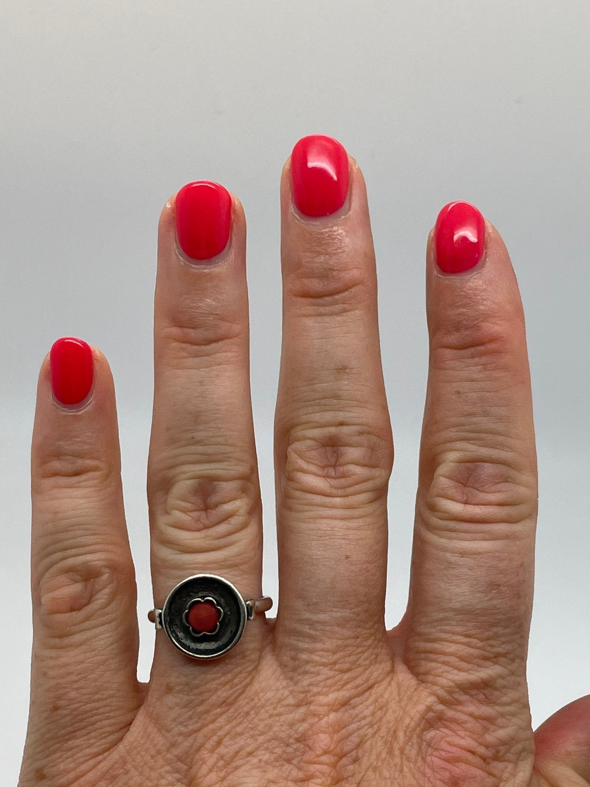 E805 Prachtige zilveren ring bloedkoraal maat 17,5, Ophalen of Verzenden, Zilver, Ring, Met edelsteen