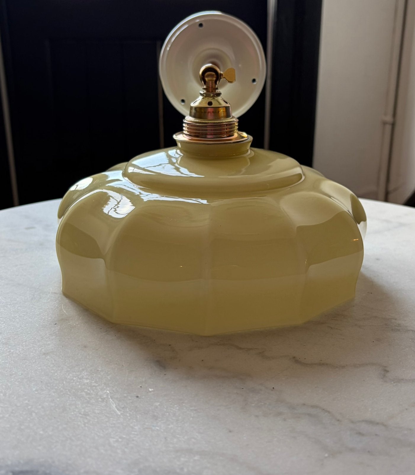 Vinatge roze melkglas glazen wandlamp schoollamp bolletje, Ophalen of Verzenden, Metaal