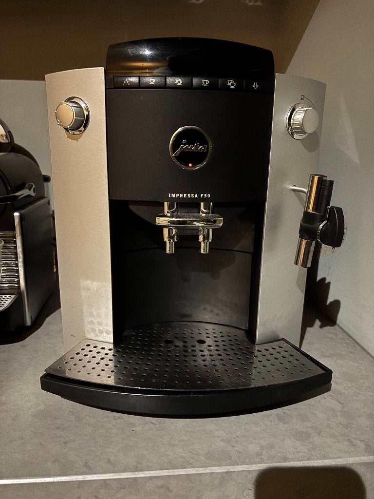 Jura koffiemachine Classic Impressa F50, Ophalen of Verzenden, Gebruikt, Koffiemachine