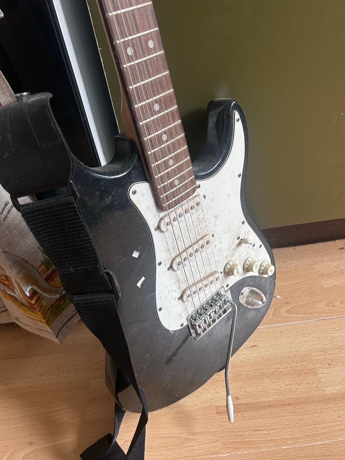 Elektrische gitaar met versterker en pedaal, Gebruikt, Met versterker, Solid body, Ophalen