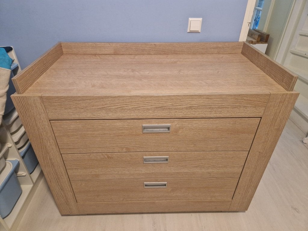Commode met bijpassend wandplankje, Kinderen en Baby's, Kinderkamer | Commodes en Kasten, Ophalen, Gebruikt, 50 tot 70 cm, 100 cm of meer