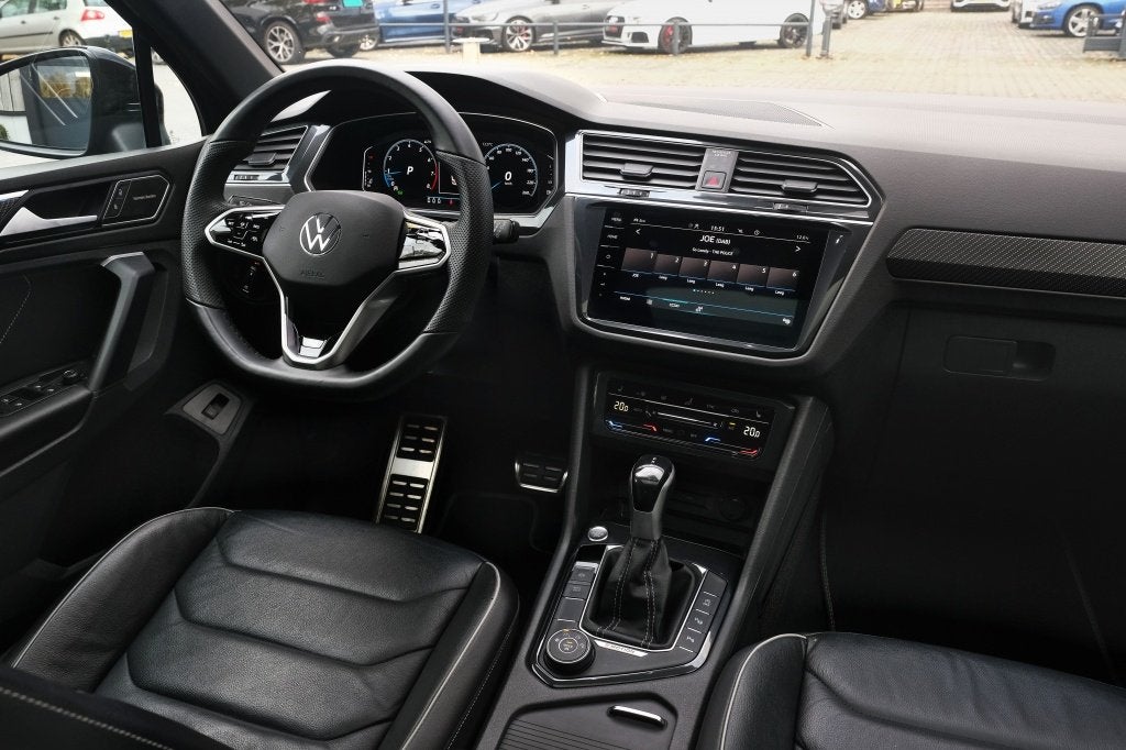 Volkswagen Tiguan 2.0 TSI R-Line 4Motion Pano, Digitaal, Led, Auto's, Volkswagen, Gebruikt, Zwart, 4 cilinders, 1984 cc