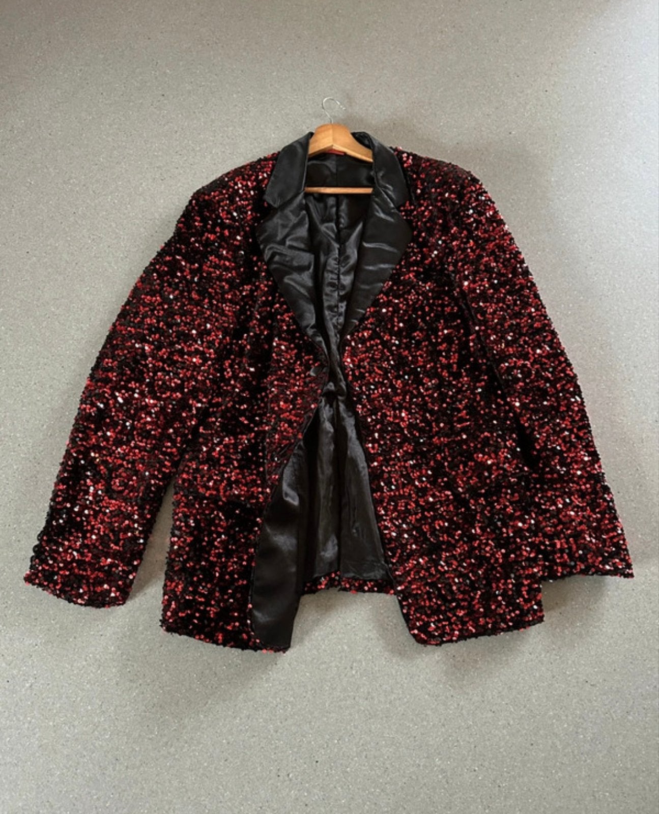 Spectaculair Rood/Zwart Pailletten Colbert - Maat XL, Ophalen of Verzenden, Zo goed als nieuw, Maat 56/58 (XL), Meerkleurig