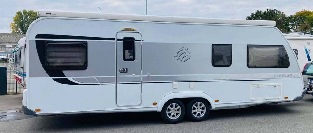 Zeer ruime knaus 700, enkele bedden, electr luifel, airco, Caravans en Kamperen, Caravans, 2 aparte bedden, Rondzit, Bedrijf, Knaustabbert.de