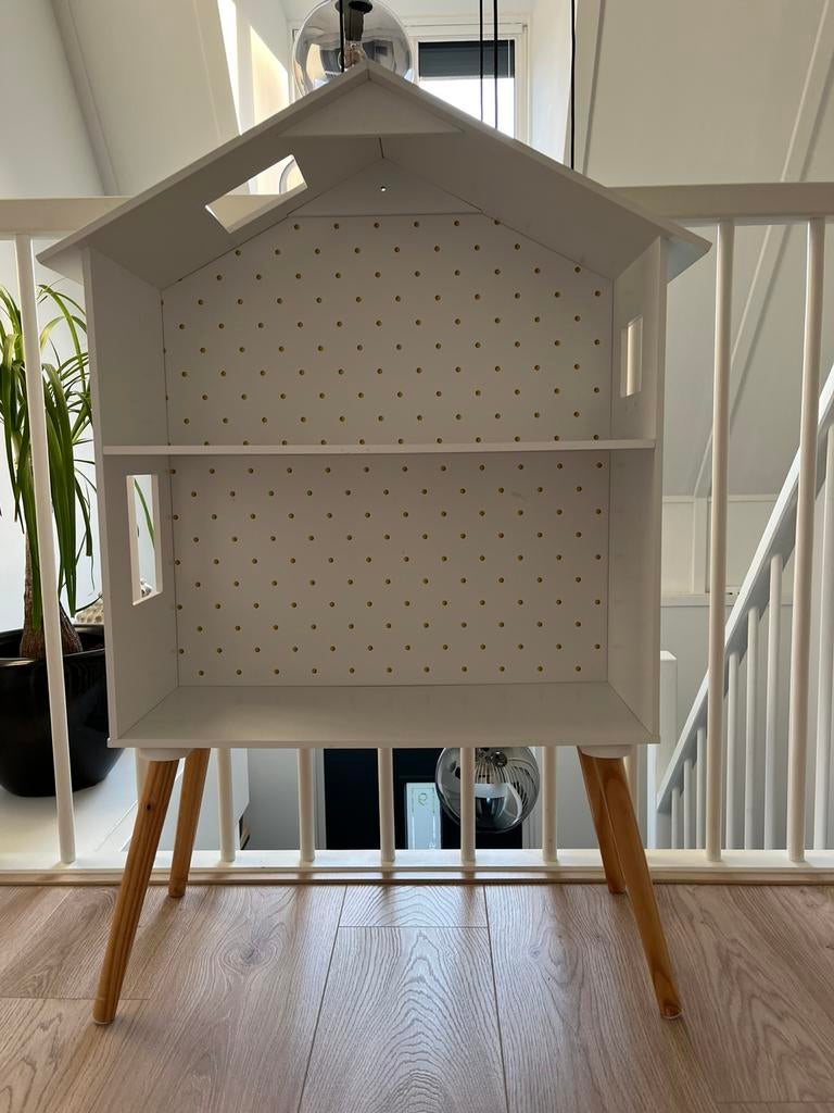 Mooi wit poppenhuis met houten poten van Petite Amélie, Kinderen en Baby's, Speelgoed | Poppenhuizen, Ophalen, Zo goed als nieuw