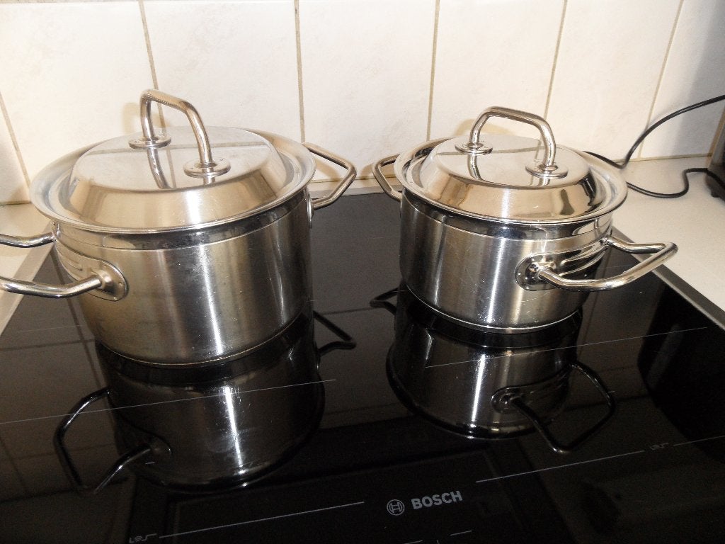 2 oerdegelijke SIGG panen zie foto's, Gebruikt, Ophalen of Verzenden, Kookpan, Met handvatten