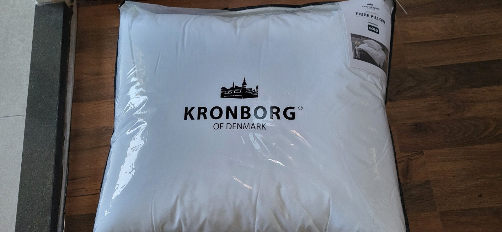 2 gloednieuwe Kronborg hoofdkussens - Gold kwaliteit, Ophalen, Overige merken, Wit, Hoofdkussen