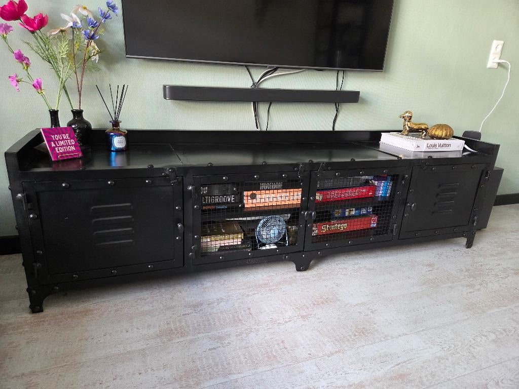 Zwart stalen tv meubel 200 cm, Huis en Inrichting, Kasten | Televisiemeubels, Ophalen, Zo goed als nieuw, 200 cm of meer, Minder dan 100 cm