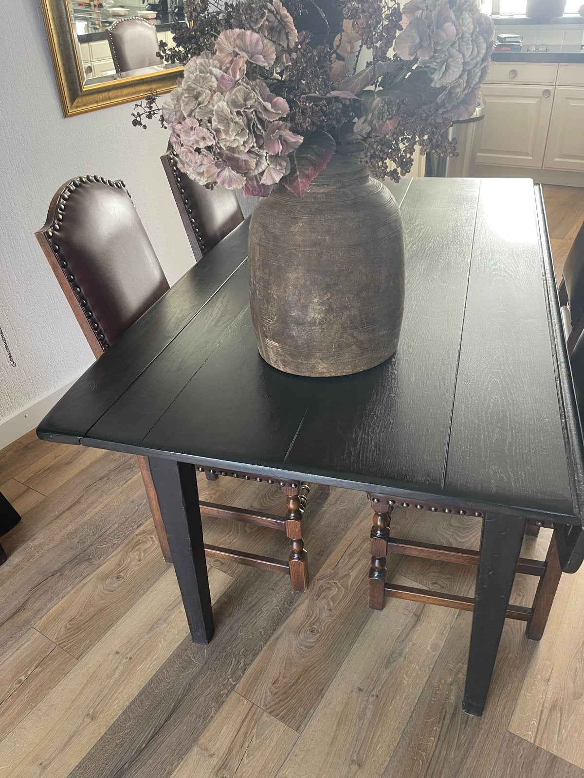 Engelse stijl eettafel met 4 lederen stoelen, Ophalen of Verzenden