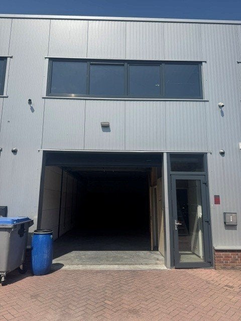 bedrijfsunit te huur, Zakelijke goederen, 196 m², Huur, Bedrijfsruimte