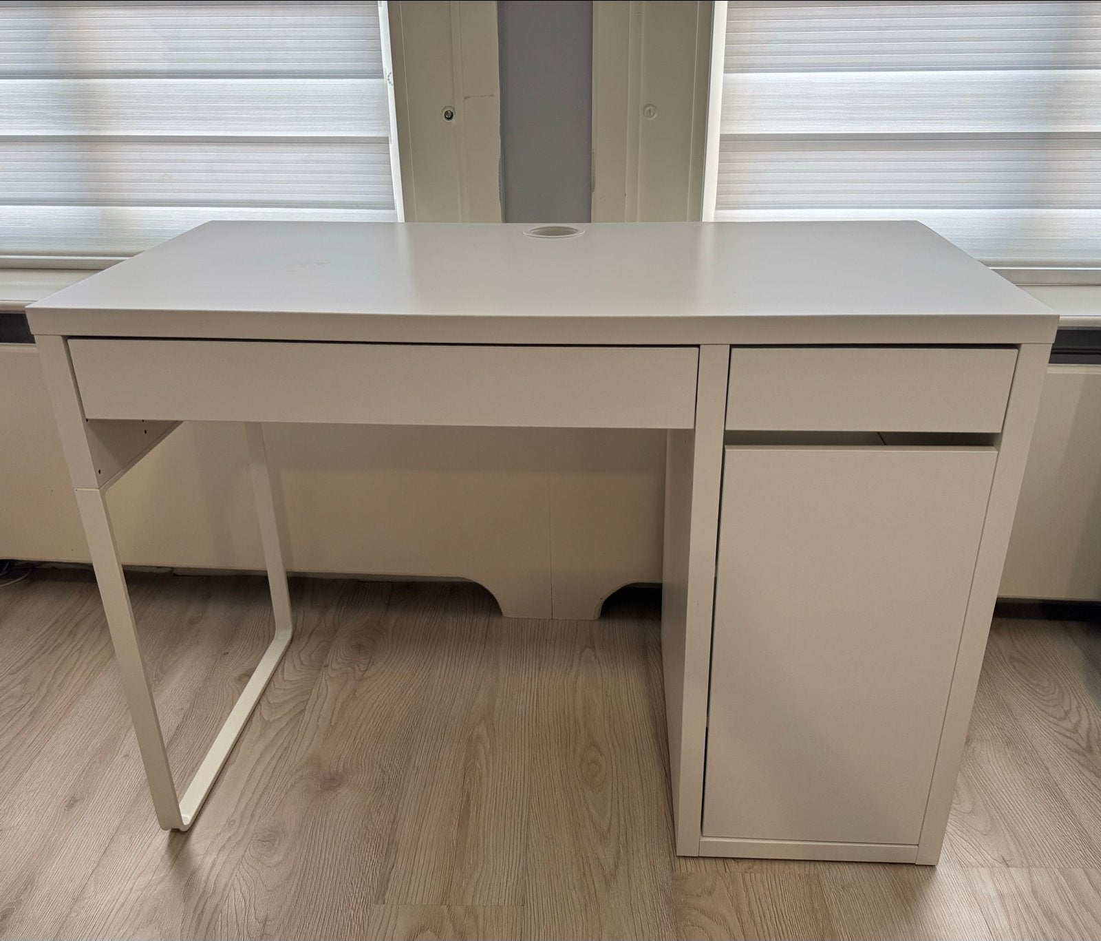 IKEA MICKE bureau, Ophalen, Met lades, Zo goed als nieuw, IKEA