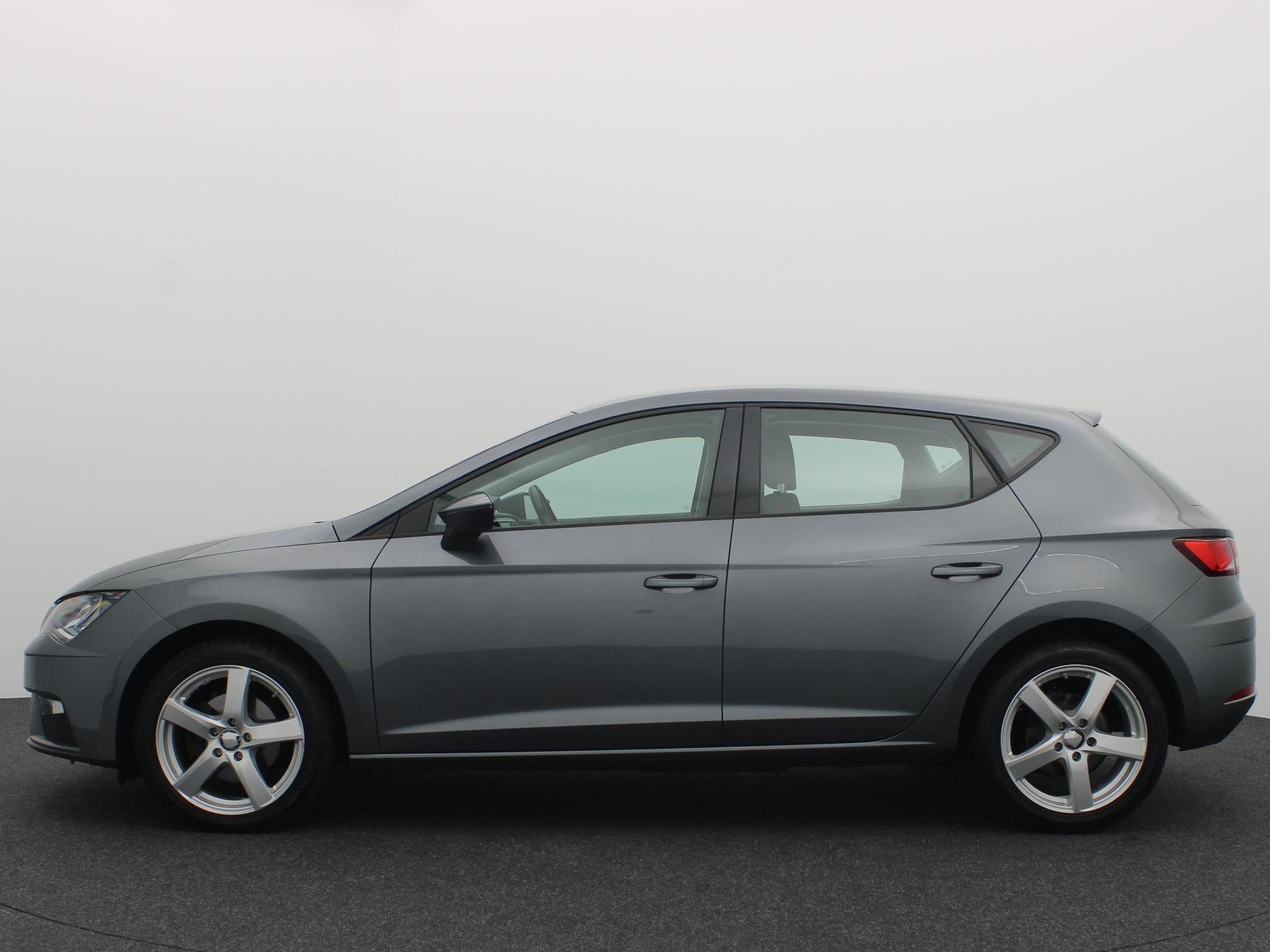 SEAT Leon 1.6 TDI Style CARPLAY / NAVI / CLIMA / PDC / BLUET, Auto's, Voorwielaandrijving, 1160 kg, Stof, Gebruikt