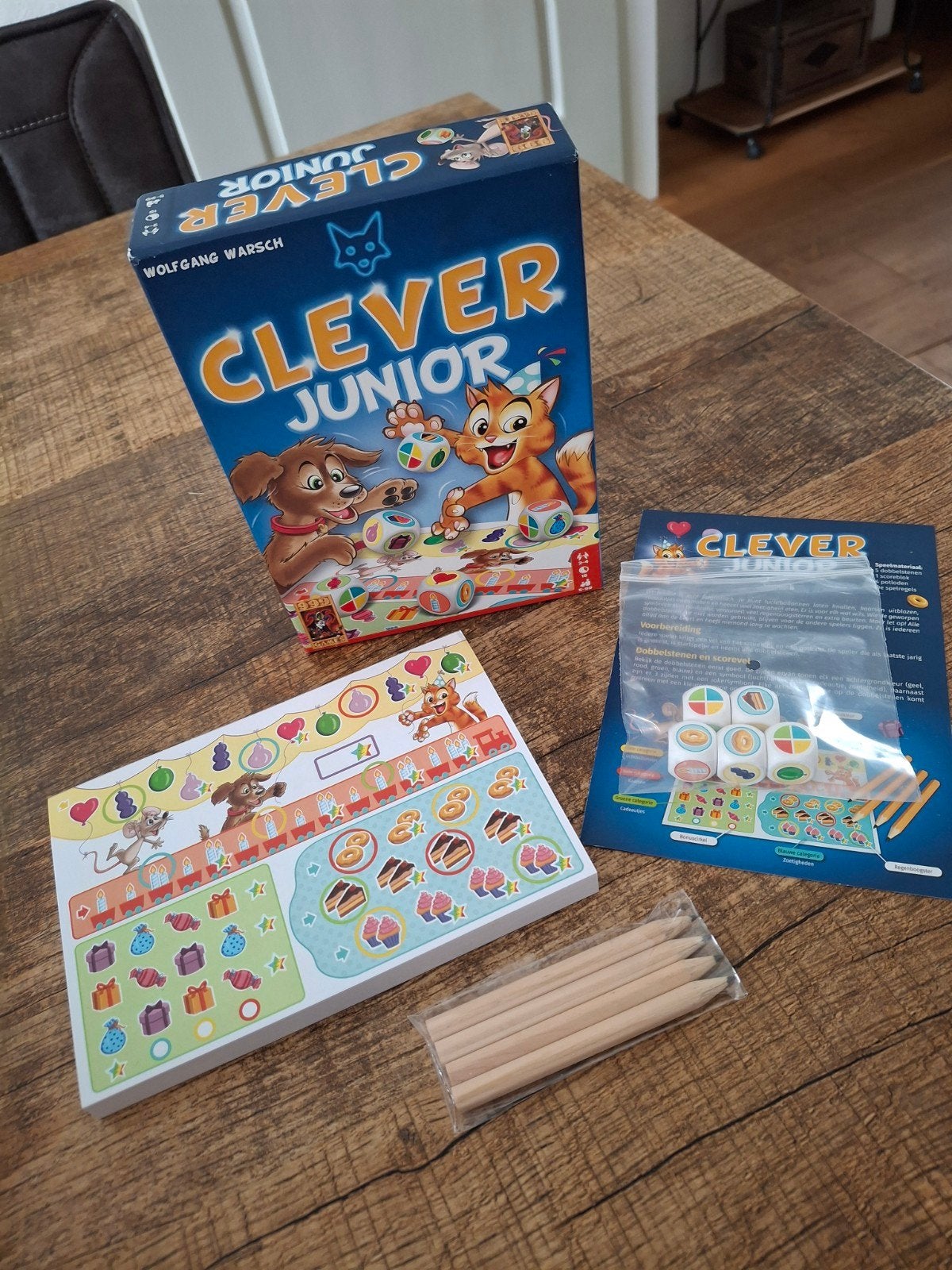 cluedo junior, Ophalen of Verzenden, Zo goed als nieuw