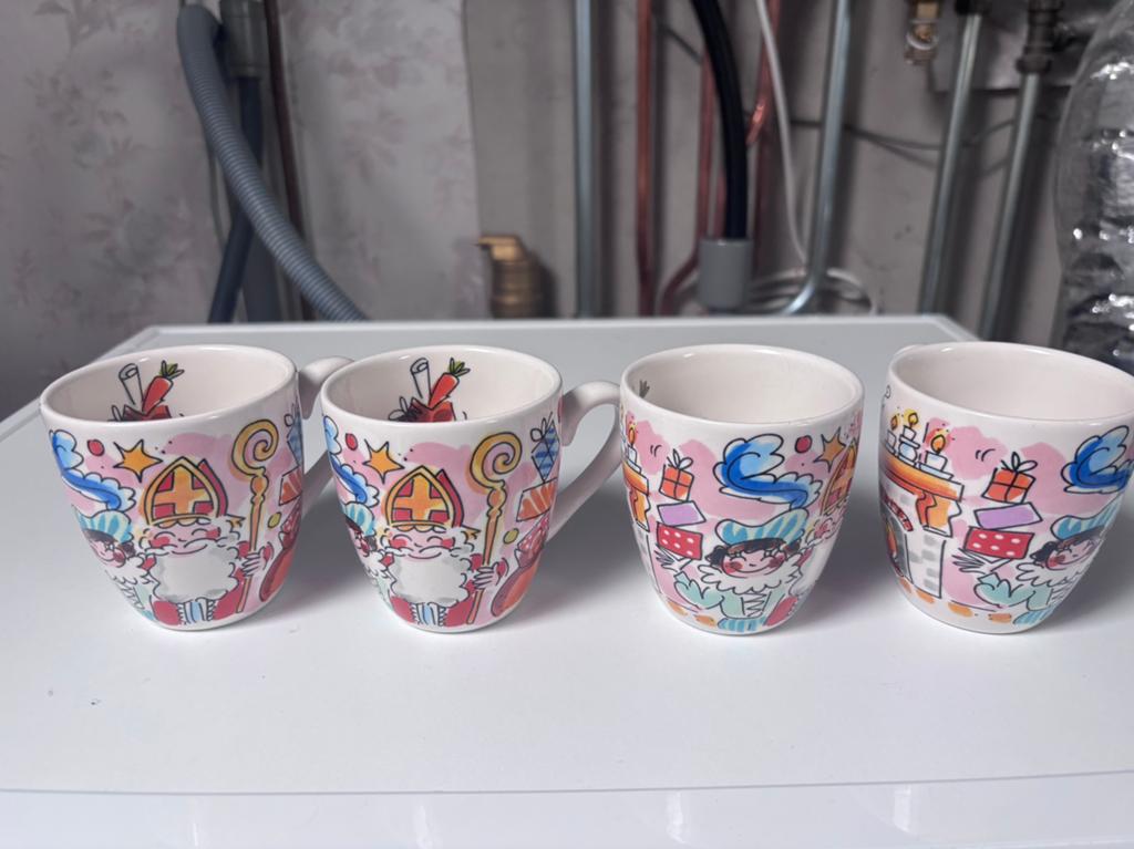 Sinterklaas mokjes, Huis en Inrichting, Keuken | Servies, Ophalen, Blond Amsterdam, Zo goed als nieuw, Kop(pen) en/of Schotel(s)