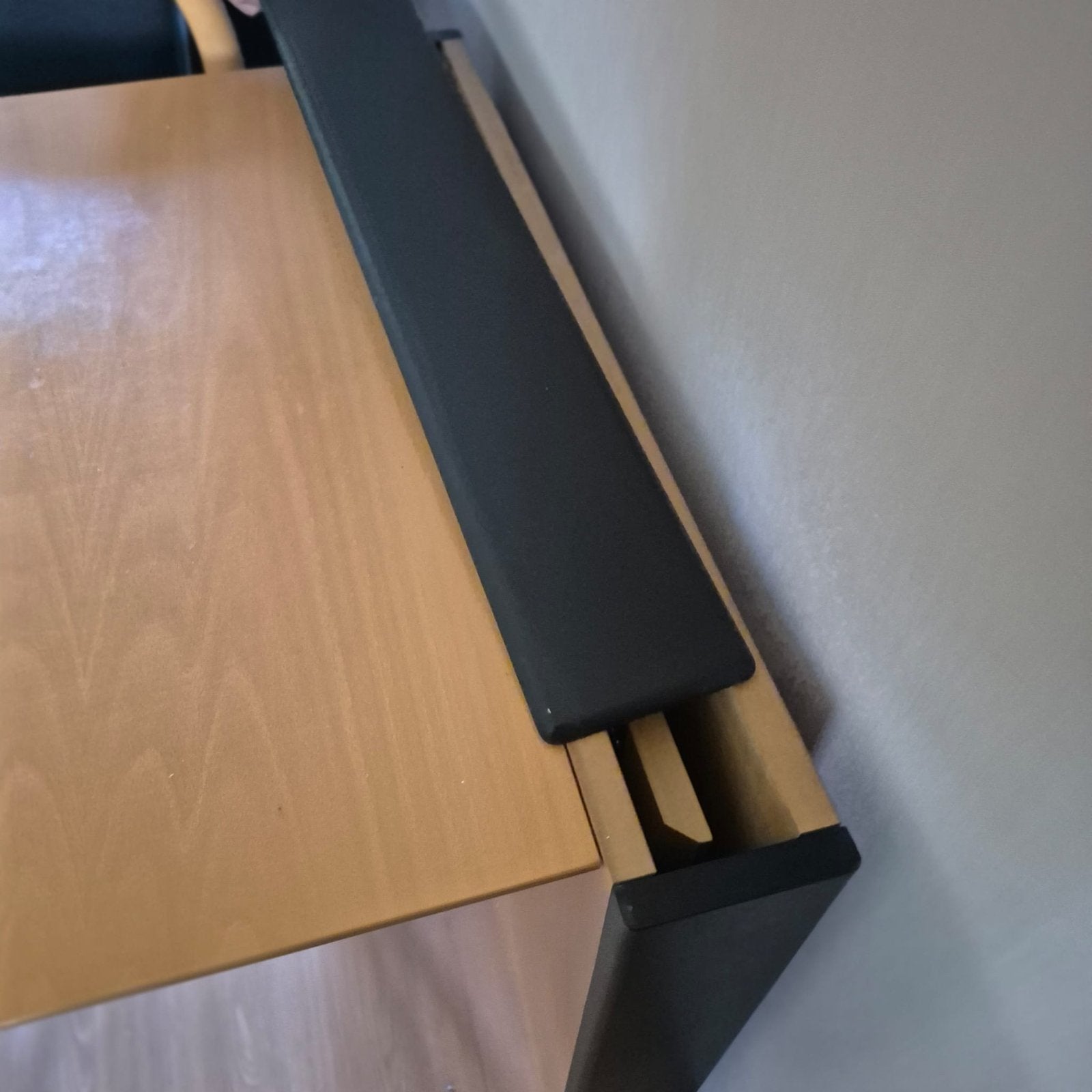 Uitschuifbare eethoek zwart/eiken met 4 stoelen, Huis en Inrichting, Tafels | Eettafels, Ophalen, Gebruikt, 100 tot 150 cm, Eikenhout