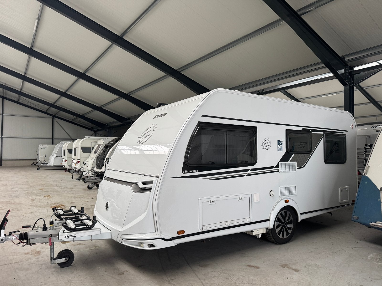 Knaus Caravan Sudwind 450 FU vast bed Incl voortent luifel, Caravans en Kamperen, Caravans, Mover, Vast bed, Rondzit, Particulier