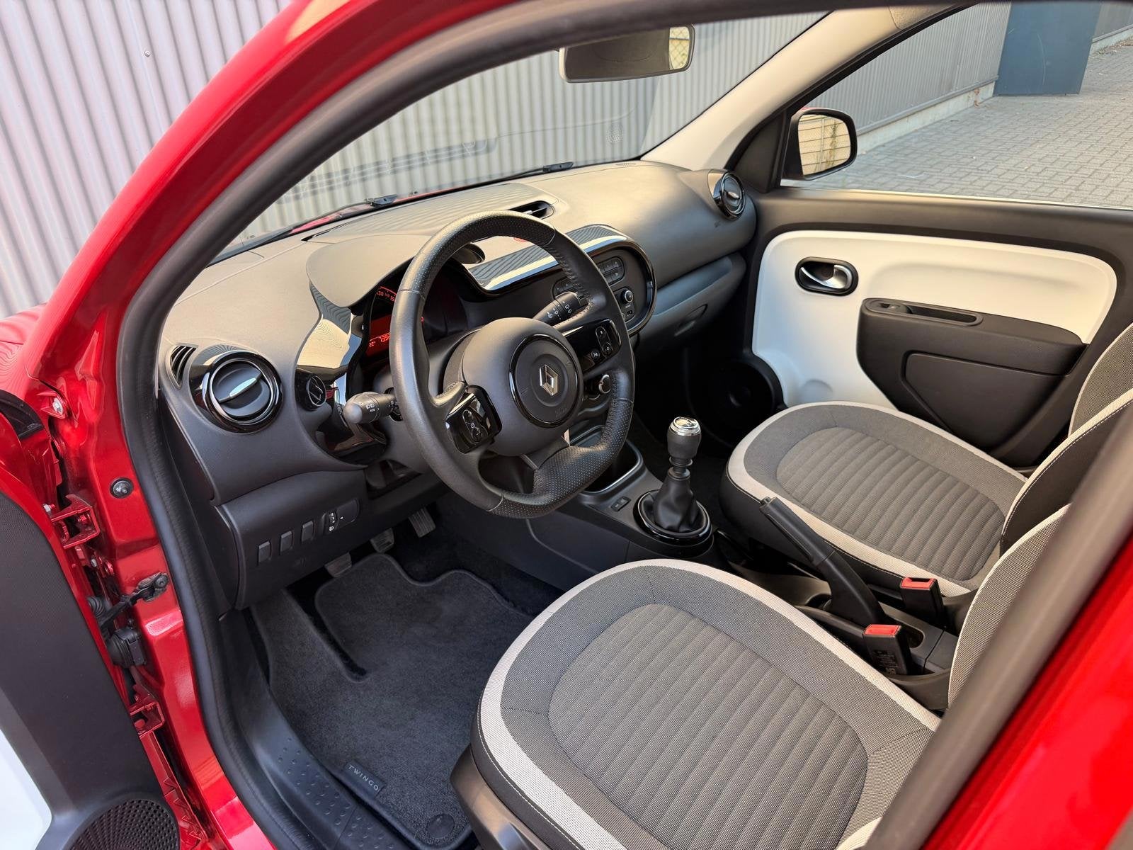 Renault Twingo 0.9 TCe Intens 95 PK|Airco|Bluetooth|Cruise|E, Auto's, Renault, 898 cc, Gebruikt, 4 stoelen, Bedrijf